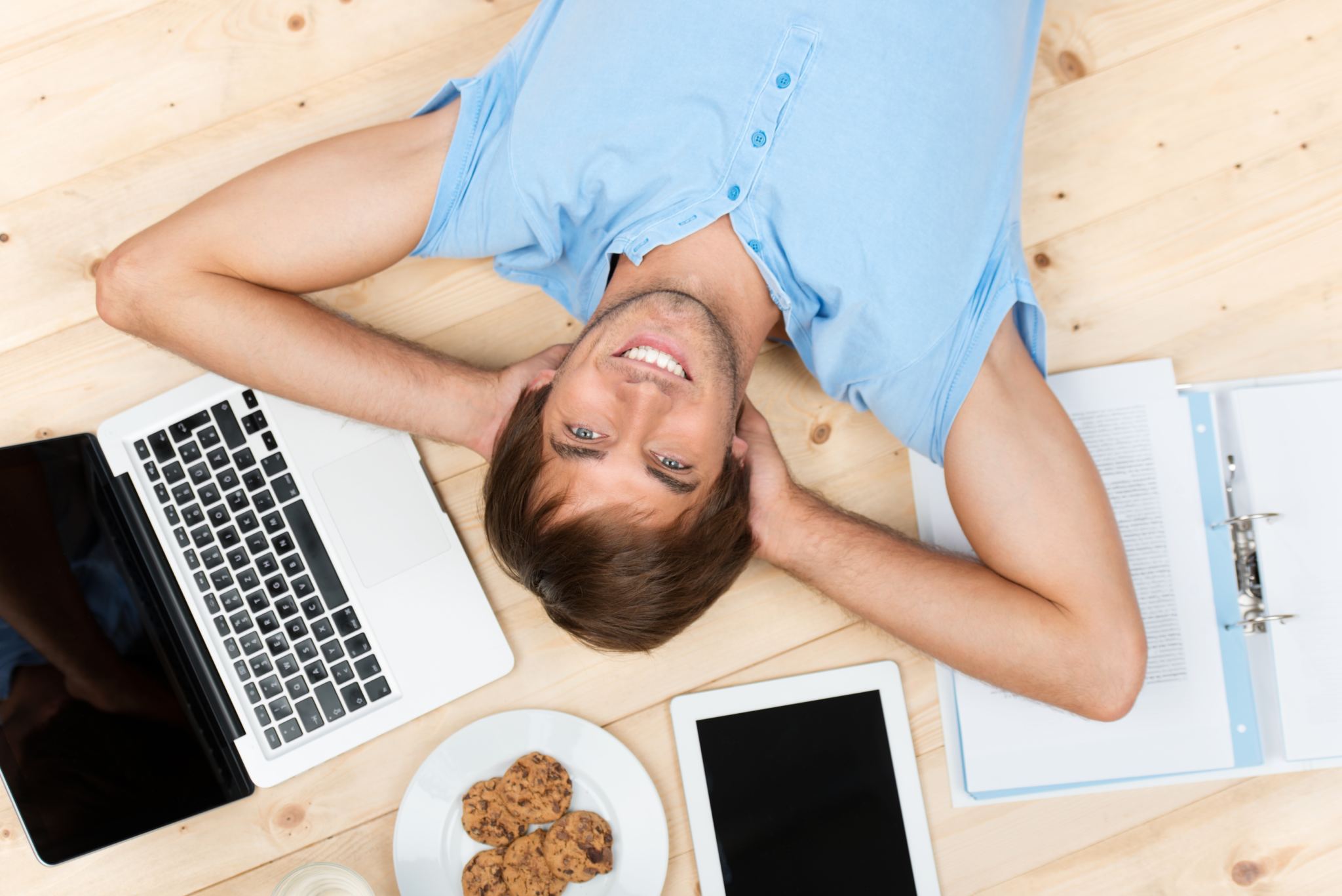 relaxed student lying on the floor between technology Petra Lehner